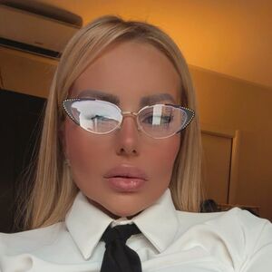 Bella 10