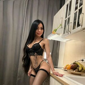  Isabelle  Lorenza 4