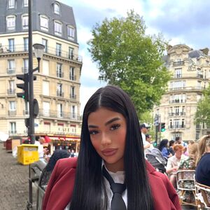 Chloe 10