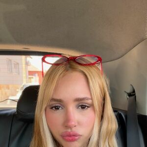 Yasmin Ávila  16